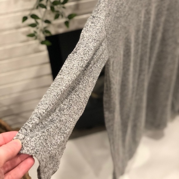 Tobi Oversized Lightweight Sweater - Picture 2 of 5